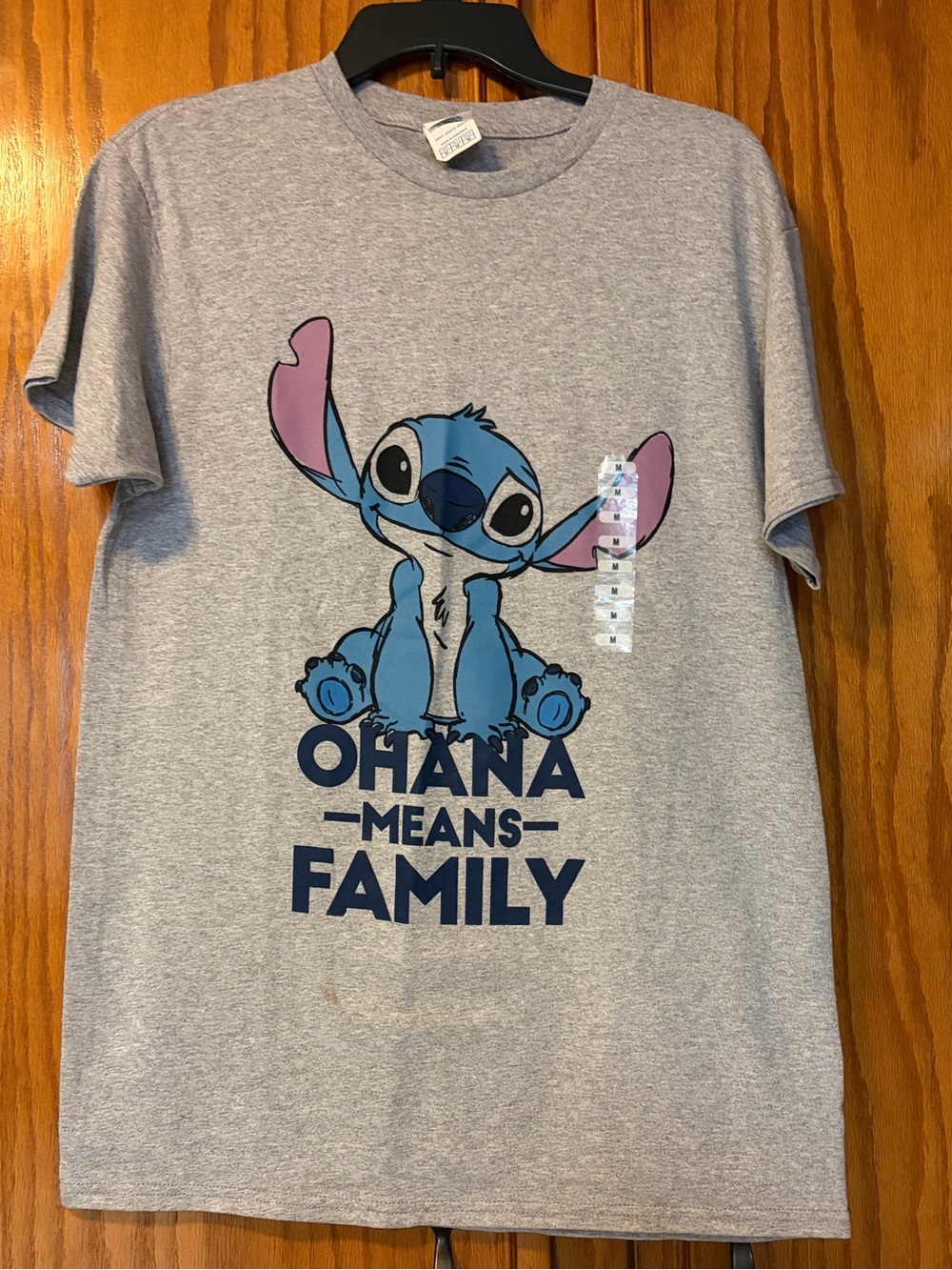 Disney Stitch Ohana Means Family Graphic T-Shirt NWT size medium